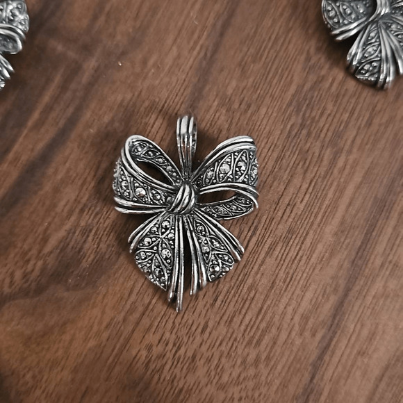 Silver Tone Bow Pendant and Earrings Set With Etched Design - Picture 8 of 8